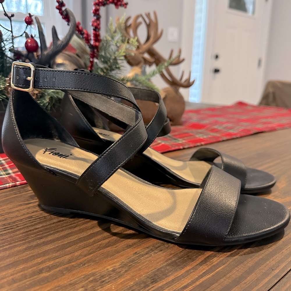Fioni Black Wedge Strappy Sandals, 11W